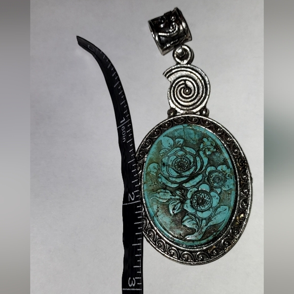 Elegant Silver and Turquoise Large Floral Roses Pendant - Picture 2 of 4